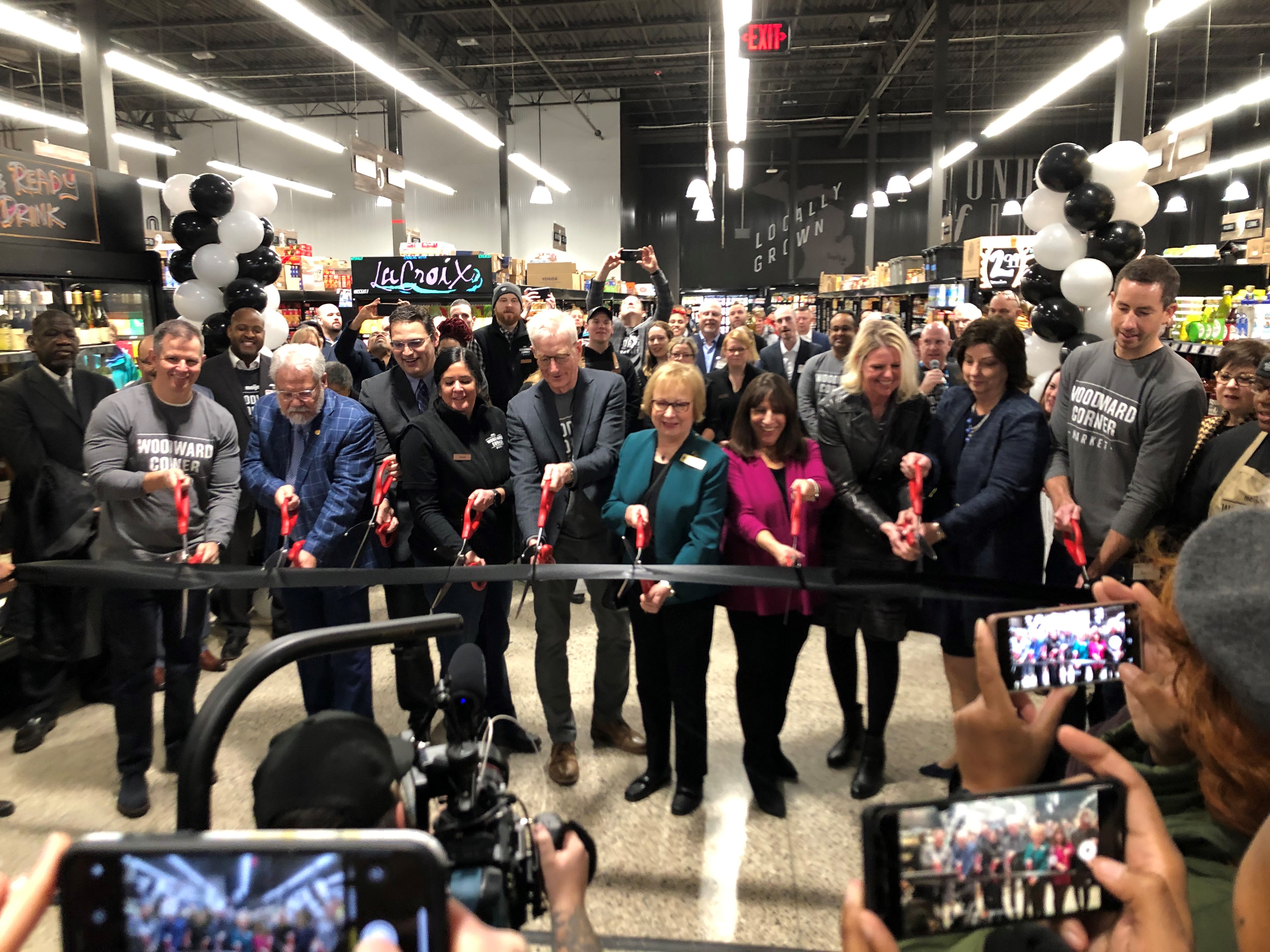 Image of elected officials and others cutting a ribbon.